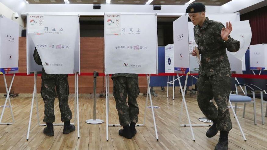  Early voting begins in S. Korean presidential election 
