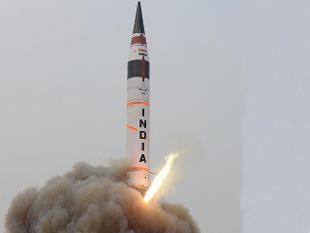  India test fires nuclear-capable Agni-II missile (Lead) 
