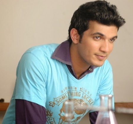  Arjun Bijlani to host  Star Parivaar Awards  