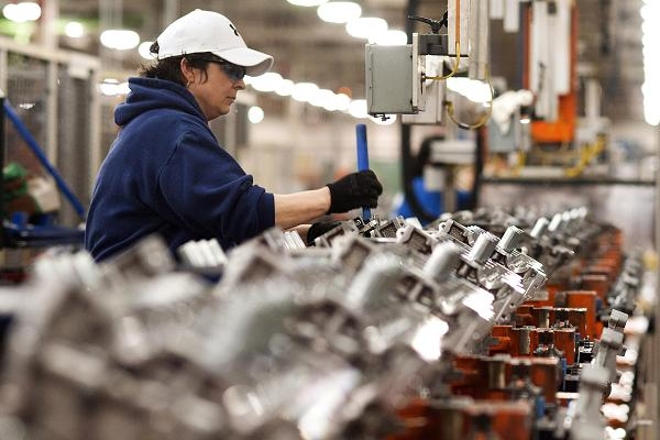  US employment up in April, jobless rate falls to 4.4% 