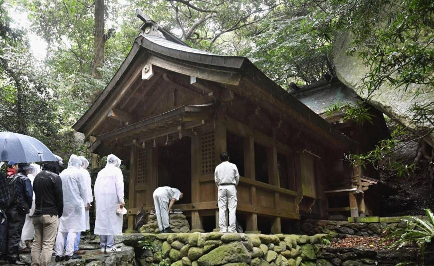  Japan s men-only island up for World Heritage status 