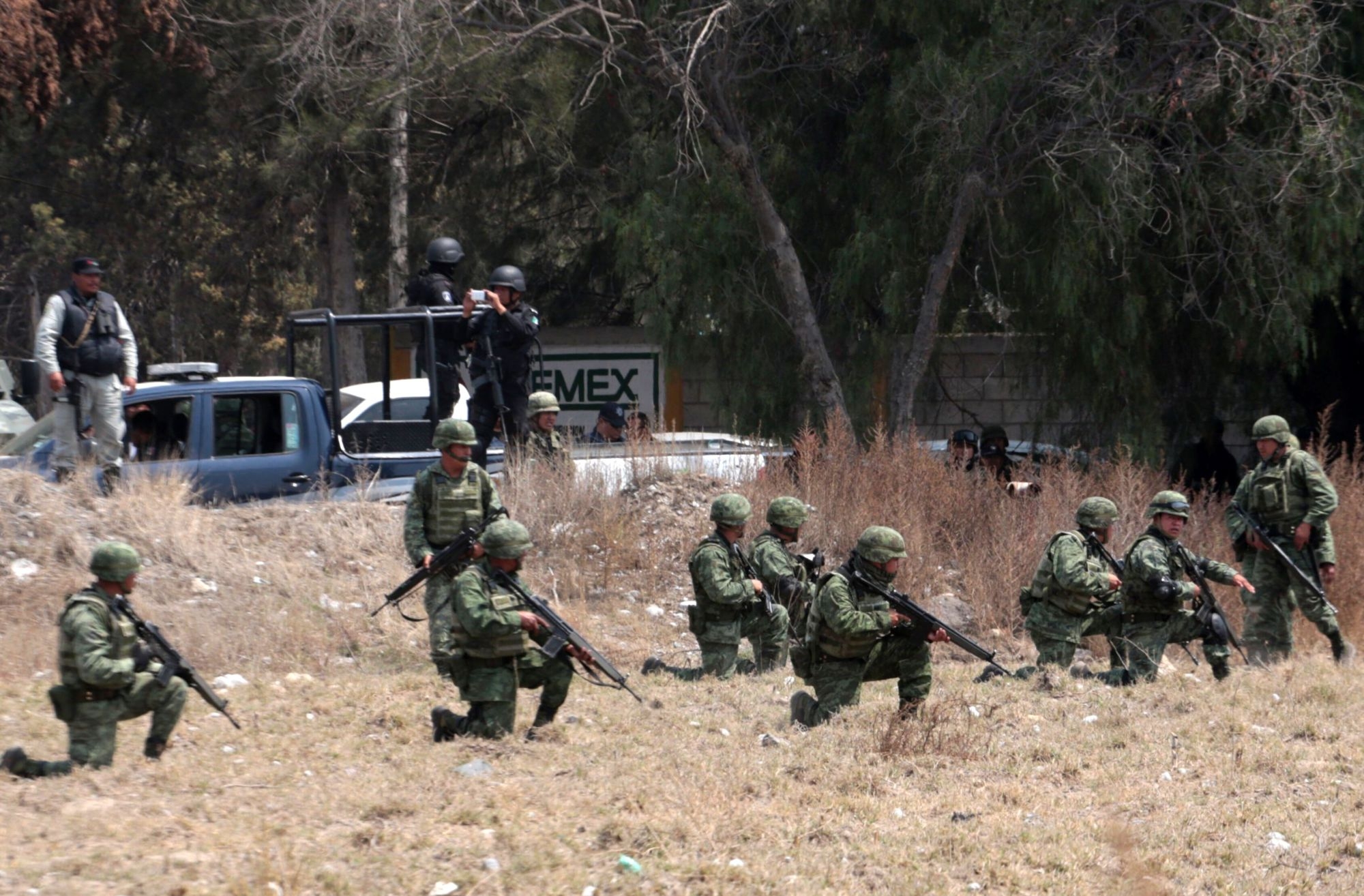  One killed in shootout between army, fuel thieves in Mexico 