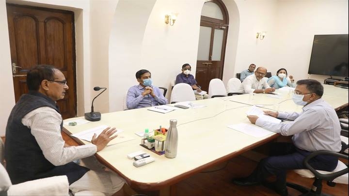 Ensure fair distribution of fertilizers to farmers – CM Chouhan