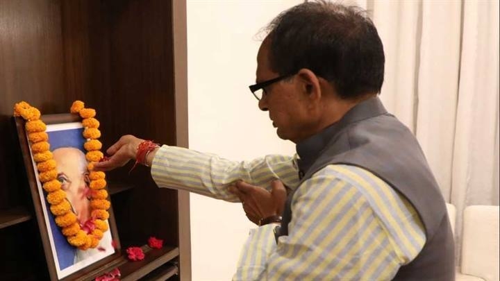 Chief Minister Chouhan pays homage to Sardar Vallabh Bhai Patel on his anniversary