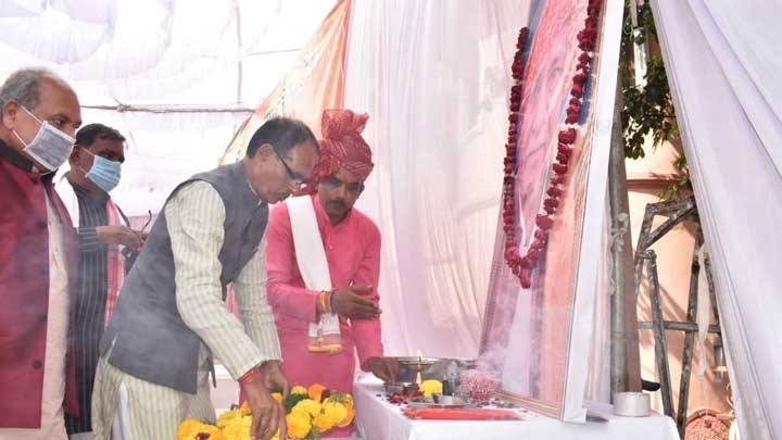 Chief Minister Chouhan pays tribute to former MLA Late Nanalal Patidar