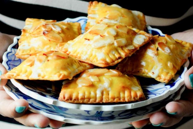 Mawa Gujiya With Badam and Pista 