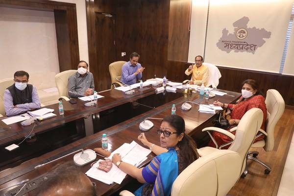 Pay scholarship only through the portal: CM Chouhan