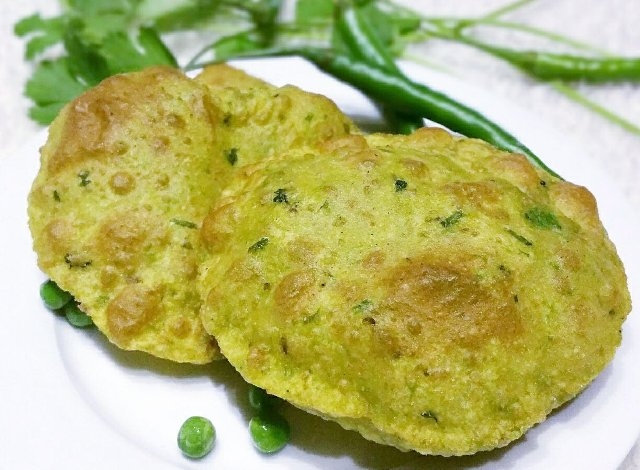 Matar Ajwain Ki Puri 