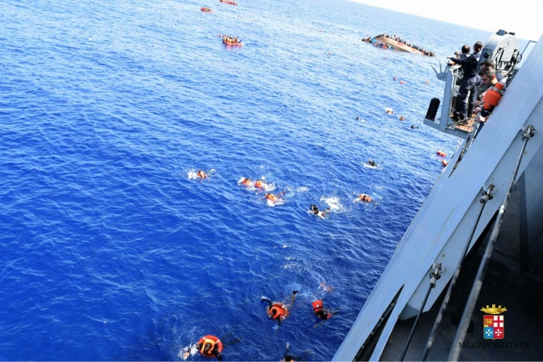  100 migrants missing off Libya after shipwreck 