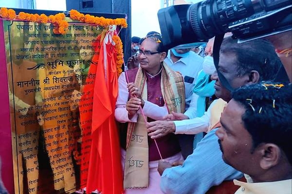 Pradhan Mantri Awas should be of quality: Chief Minister Chouhan