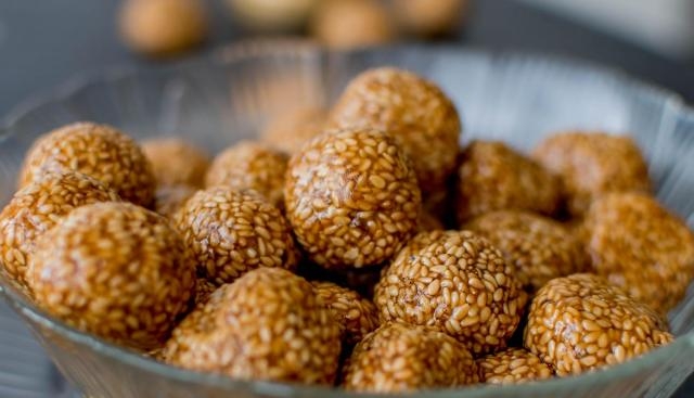 Til Ke Ladoo - Sesame Ladoo 