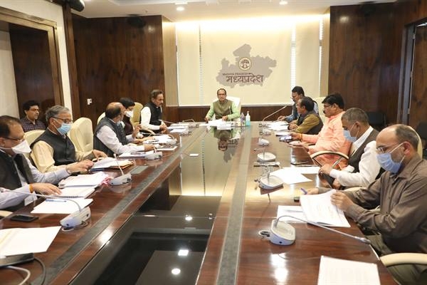 Complete unfinished projects at a faster pace: Chief Minister Chouhan