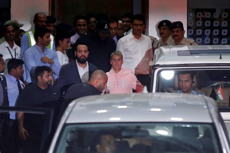  Bieber in Mumbai for his maiden concert in India (Second Lead) 