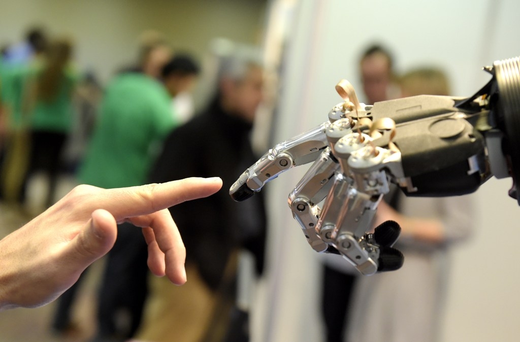  Social skills may protect you from losing job to a robot 