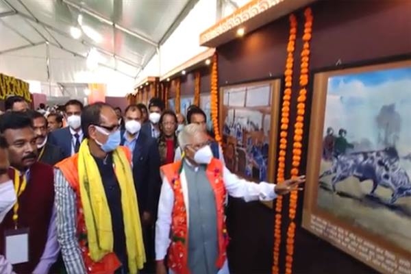 Governor Patel and Chief Minister Chouhan visited the photo exhibition