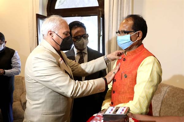Chief Minister Chouhan provided contribution on Armed Flag Day