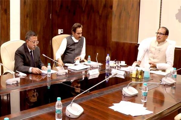 There should be no problem in distribution of manure- CM Chouhan