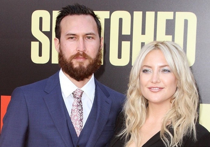  Kate Hudson confirms relationship with Danny Fujikawa 