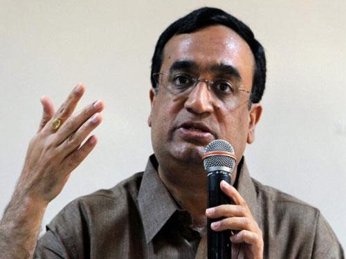  Maken meets LG for prosecution of Kejriwal over Shunglu report 