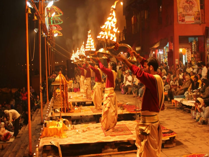 Chief Minister Chouhan took part in Ganga Aarti in Banaras