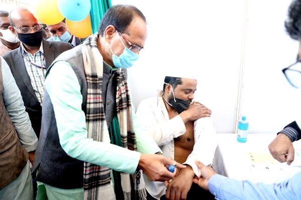 It is better to get corona vaccine than going on ventilator - Chief Minister Chouhan