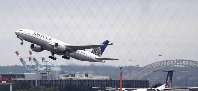  Scorpion delays United Airlines  flight, again! 