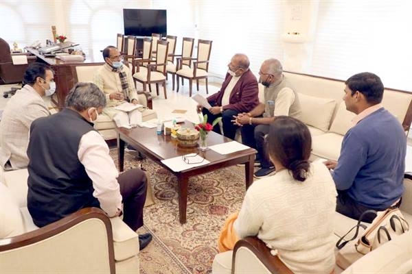 Laghu Udyog Bharti delegation calls on Chief Minister Chouhan