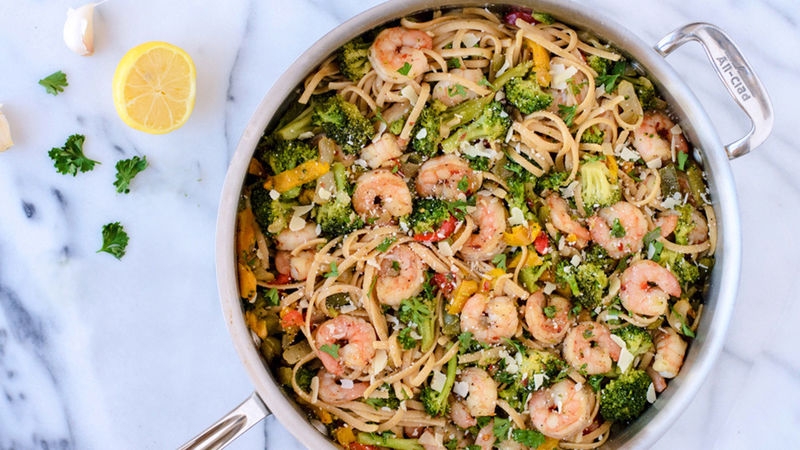 Shrimp with Garlic, White Wine and Linguini 