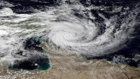  10 dead, seven inured in Bengal storm 