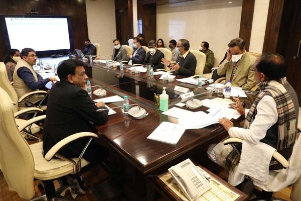 It is necessary to encourage service sector, industrial and manufacturing sector to increase employment opportunities: Chief Minister Chouhan