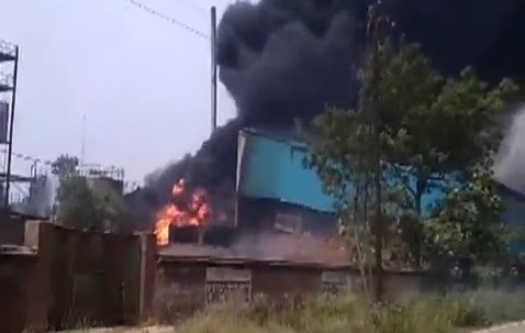  Massive fire breaks out at Ghaziabad chemical factory 