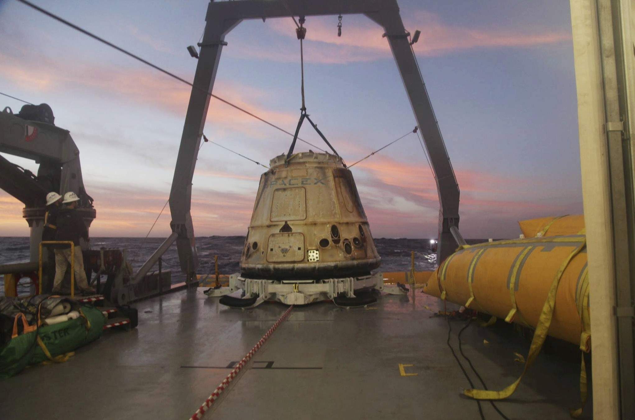  SpaceX targets launch of communication satellite on Monday 