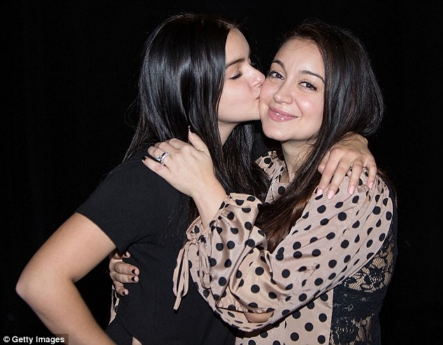  Ariel Winter pays homage to sister 