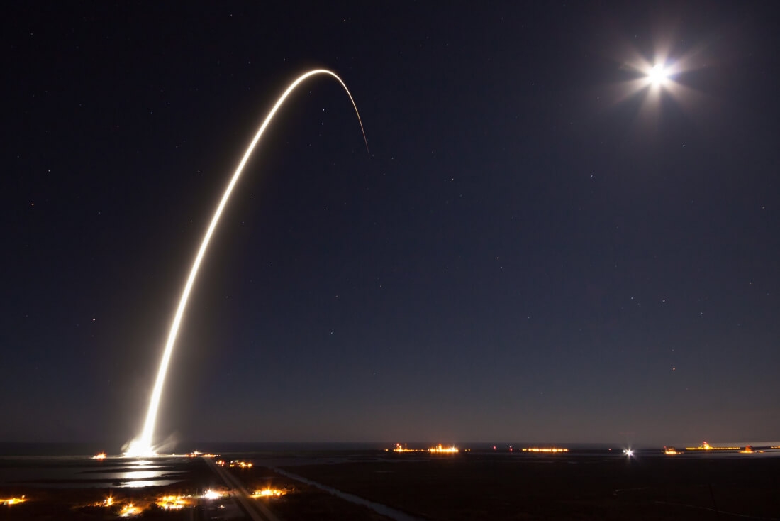  SpaceX successfully launches communication satellite 