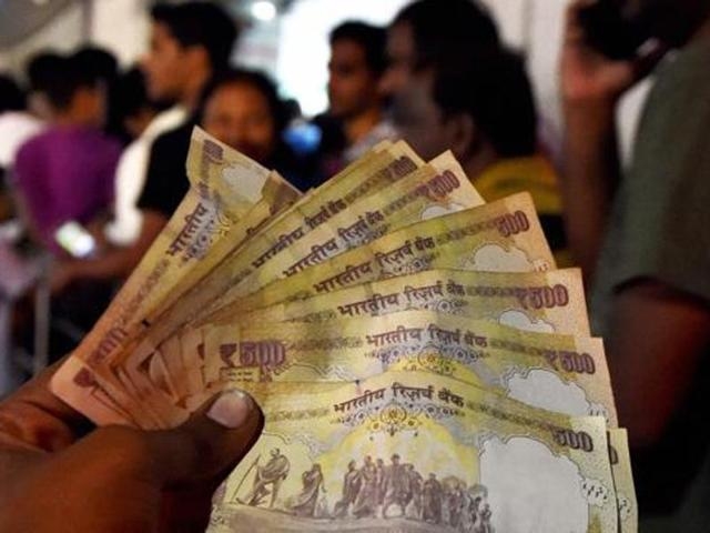  15 held, Rs 2.1 cr in banned Indian bank notes seized in Nepal 