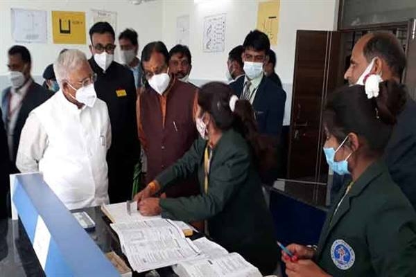 Governor Patel interacted with the students of Eklavya Adarsh Residential School