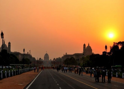  Hot Saturday morning in Delhi, rain likely ahead 