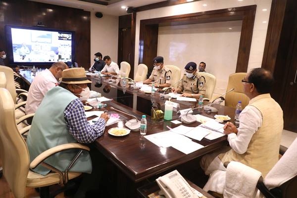 Resolve complaints satisfactorily: Chief Minister Chouhan