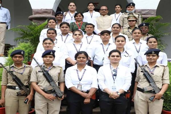 Women Took Charge of Chief Minister Chouhans Security