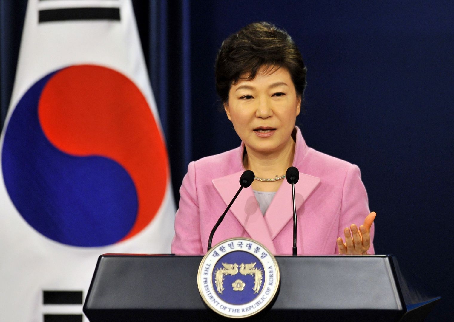  S.Korean President names presidential staff, cabinet members 