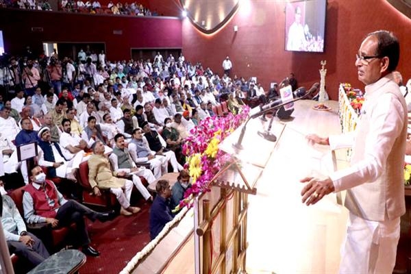 The Behaviour and Conduct of Public Representatives Should Be In Accordance With Democratic Dignity: Chief Minister Chouhan
