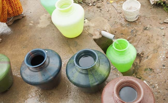  Agra residents protest lack of safe drinking water 