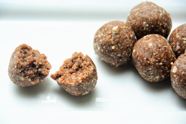 Millet Energy Bites With Almonds, Dates And Coconut 