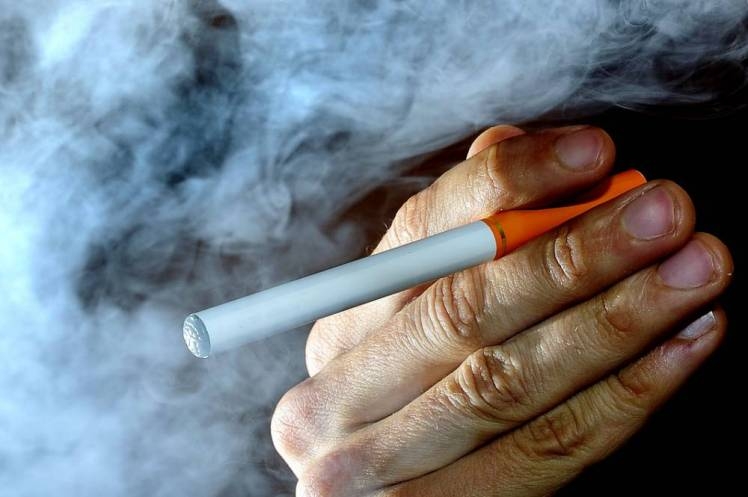   Light  cigarette use may up lung cancer risk 