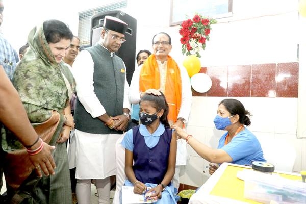 Vaccine is the biggest weapon against Corona - Chief Minister Chouhan