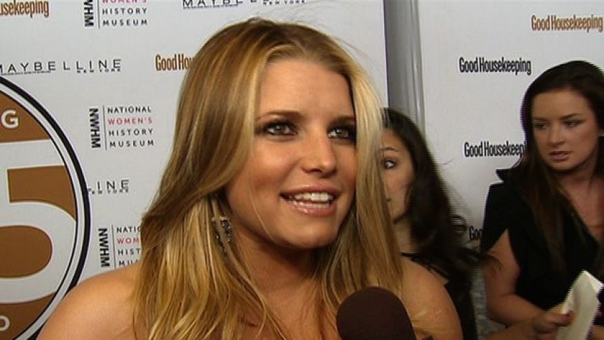  Jessica Simpson denies having third baby 