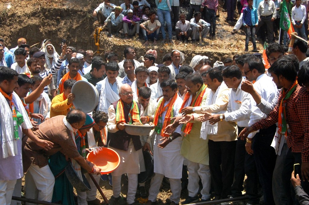 Unique campaign to conserve Dumil river in Tumda village