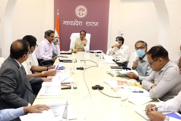 Achieve goals of self-employment schemes in mission mode: CM Chouhan