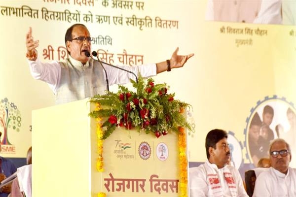 Self-employment provided to 13 lakh 63 thousand youth in three months in the state: CM