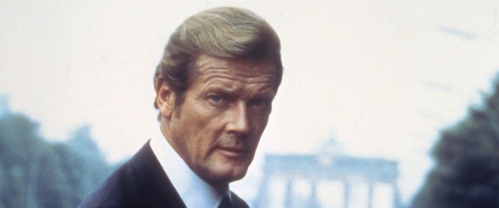   James Bond  star Roger Moore dead 